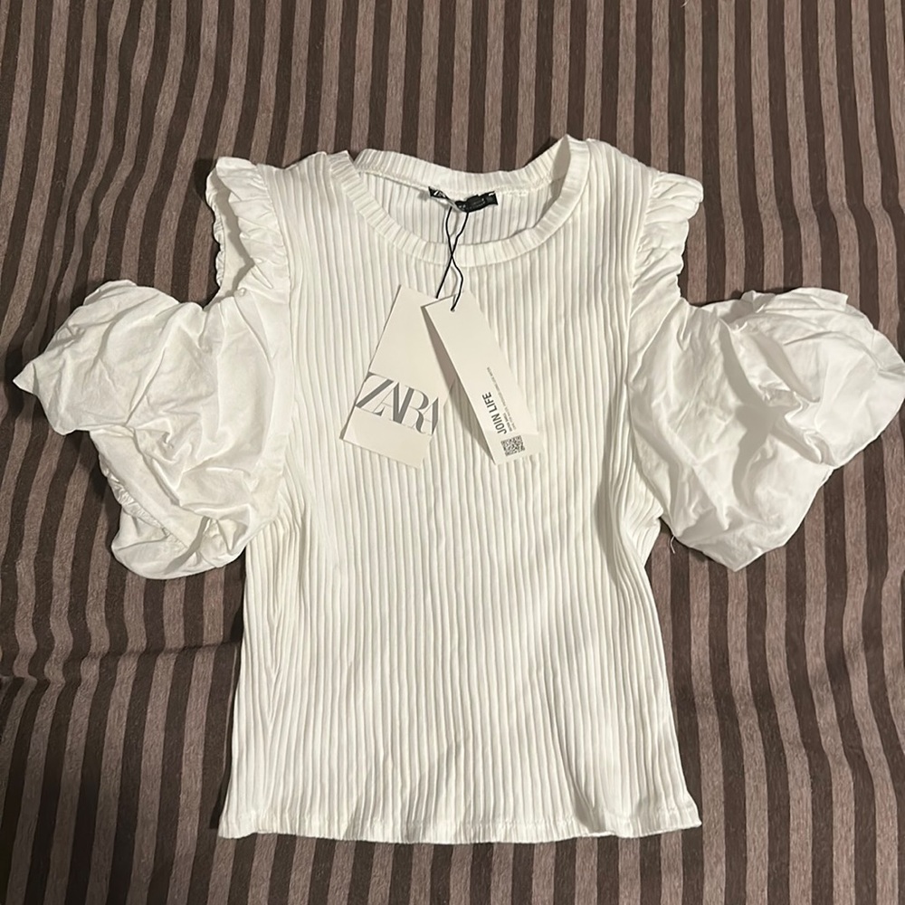 Zara top with puff sleeve